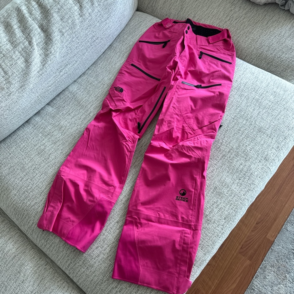 The North face women gore-Tex pink skiing snow pants